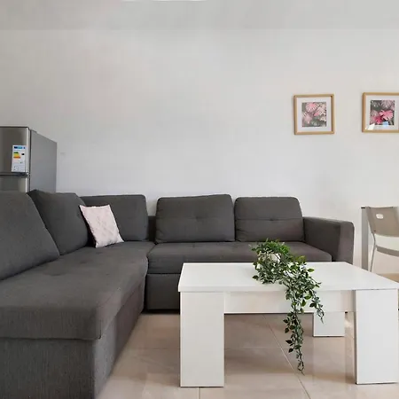 Happy Apartment *